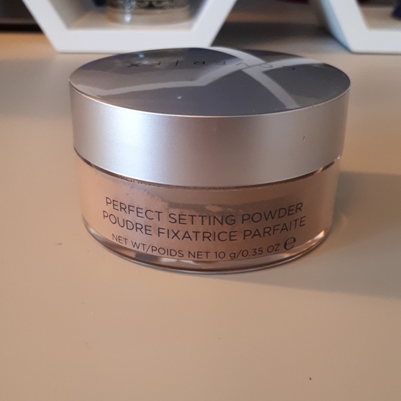 Cover FX Perfect Setting Powder - Picture 2 of 2